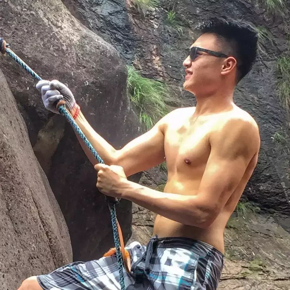 畅通首播丨帅过金城武堪比吴彦祖,为什么我的体育老师不...