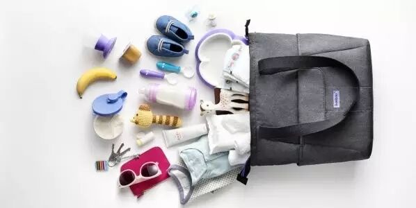 新視角： 奶爸背媽咪包很娘嗎？