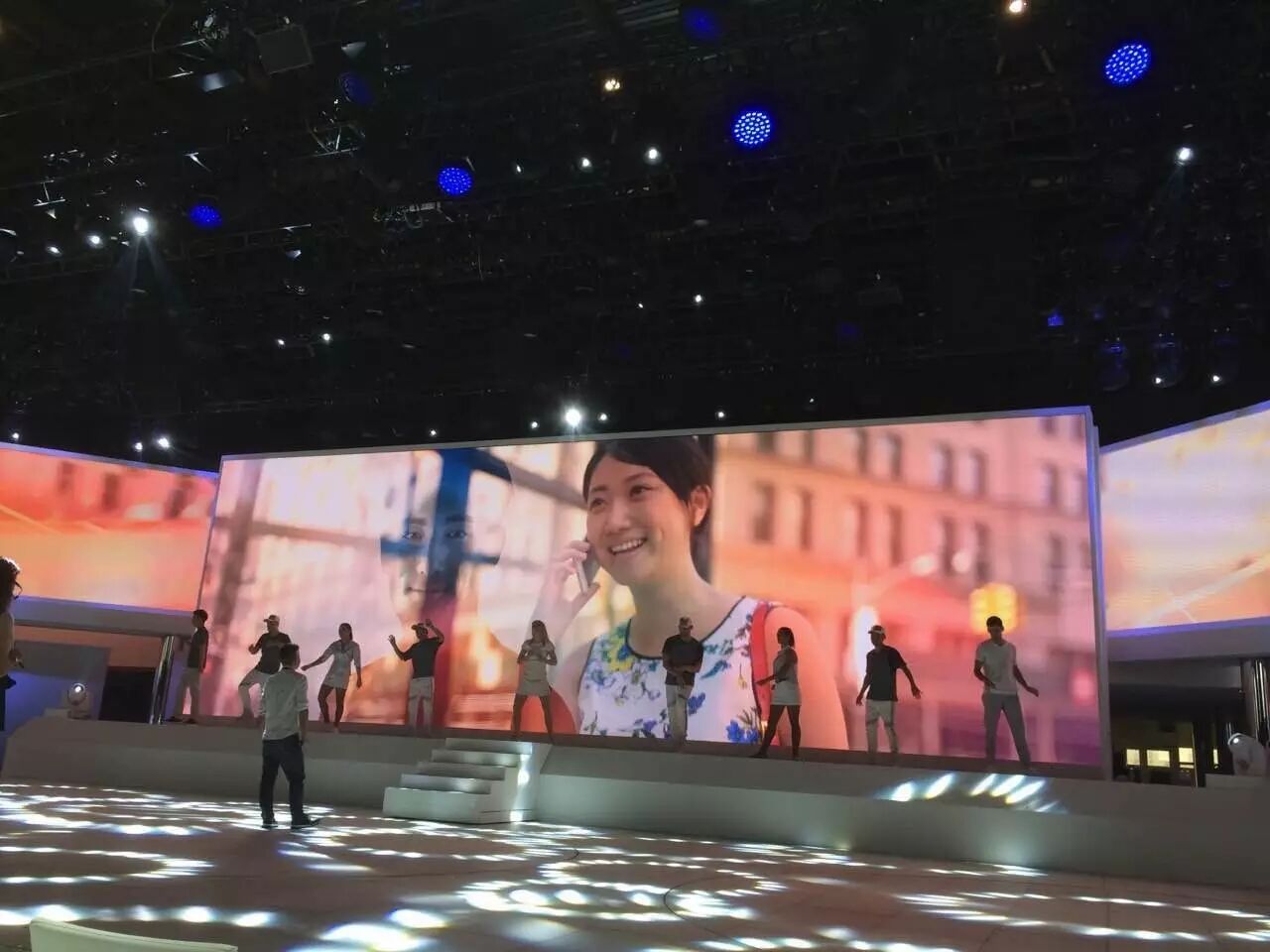 超凡出众，吸睛之作：奥拓电子全情演绎大众品牌发布会！