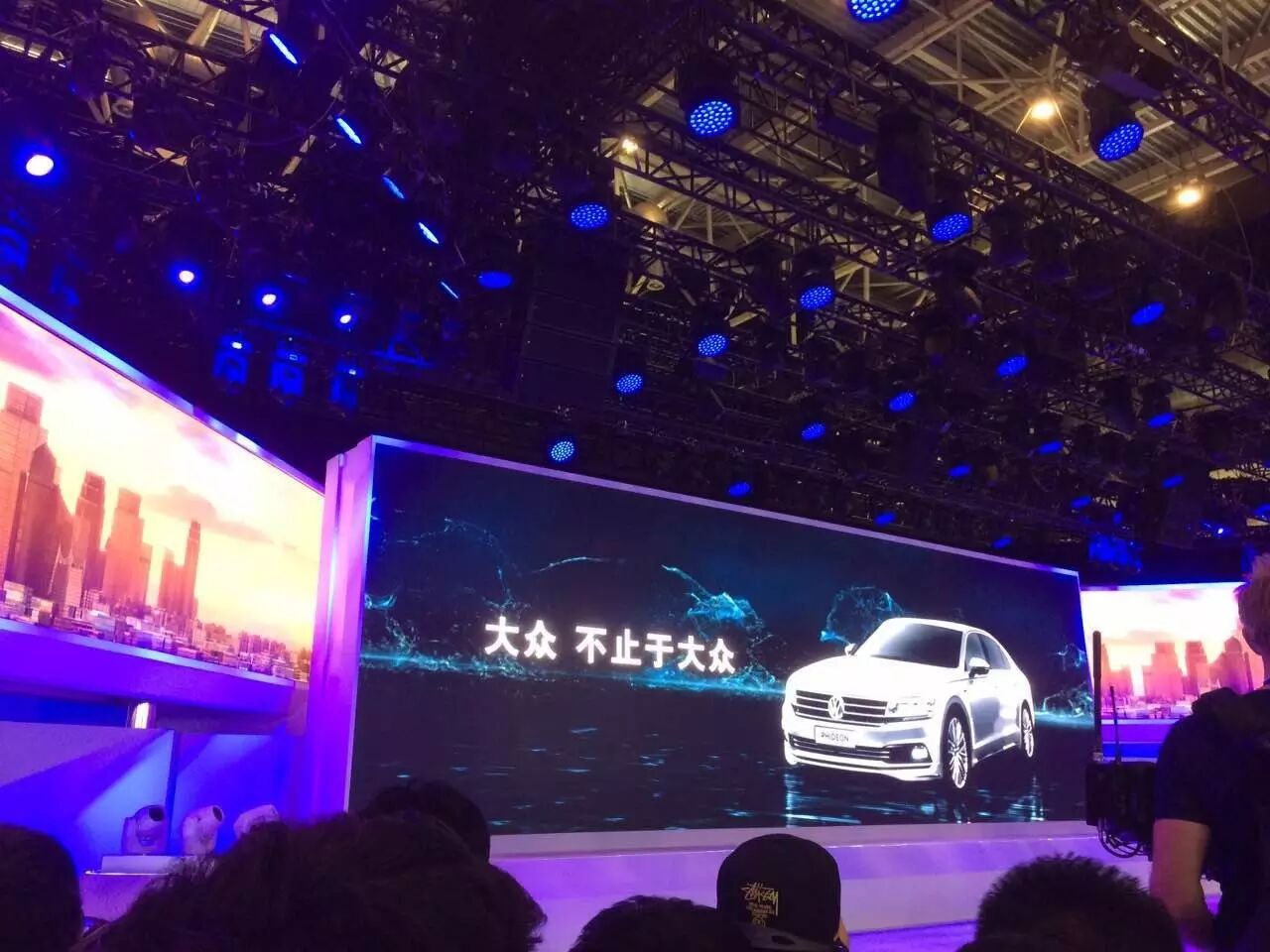 超凡出众，吸睛之作：奥拓电子全情演绎大众品牌发布会！