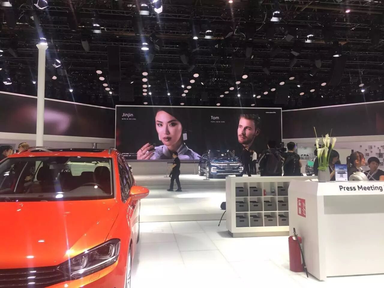 超凡出众，吸睛之作：奥拓电子全情演绎大众品牌发布会！