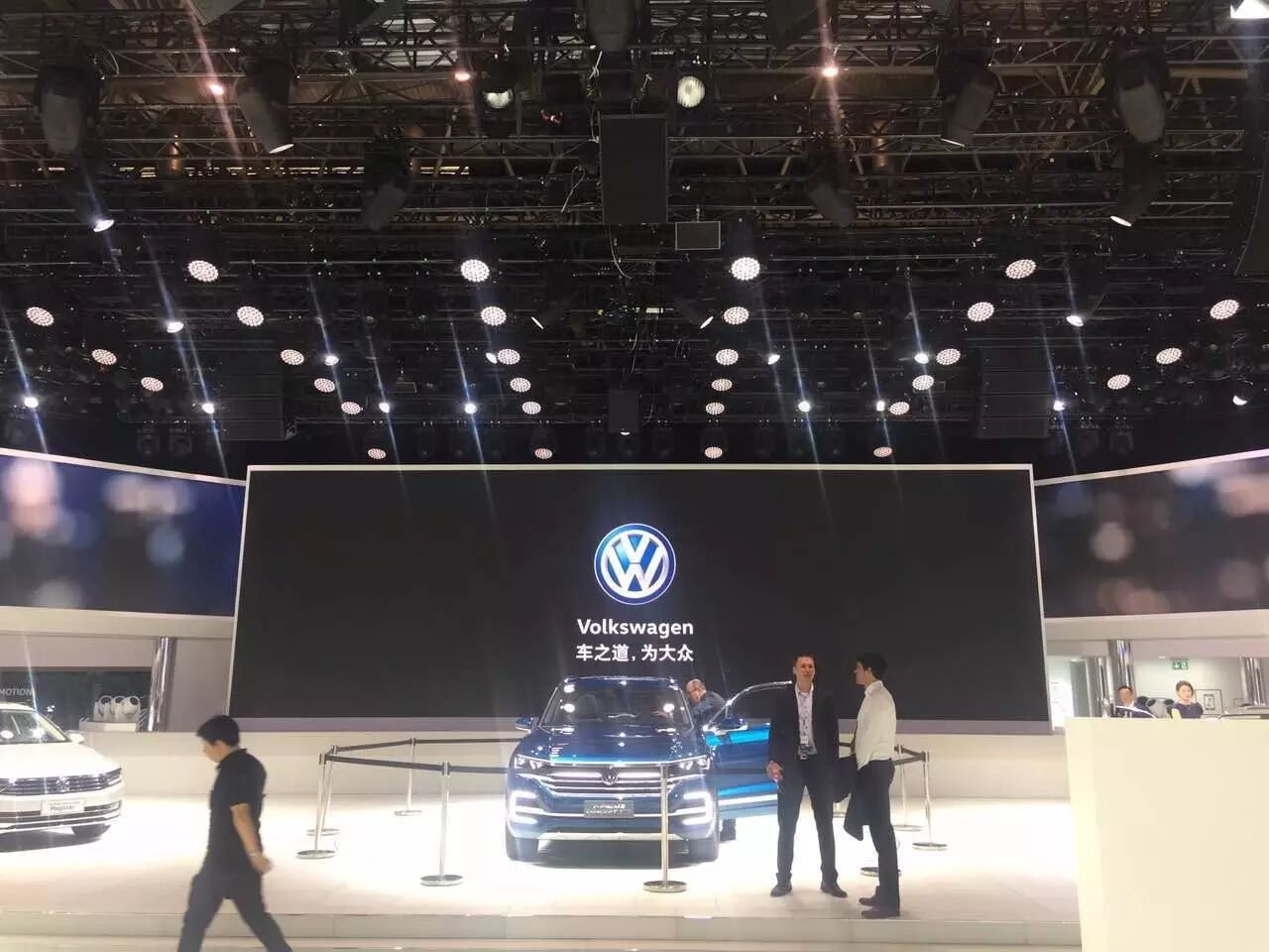 超凡出众，吸睛之作：奥拓电子全情演绎大众品牌发布会！