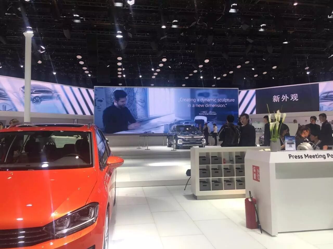 超凡出众，吸睛之作：奥拓电子全情演绎大众品牌发布会！