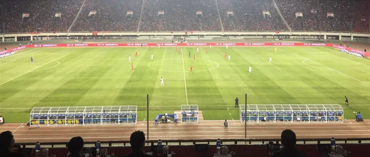 见证奇迹！中国国家队“刷卡”成功，离世预赛12强一步之遥