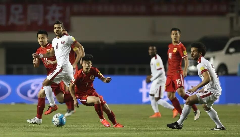 见证奇迹！中国国家队“刷卡”成功，离世预赛12强一步之遥