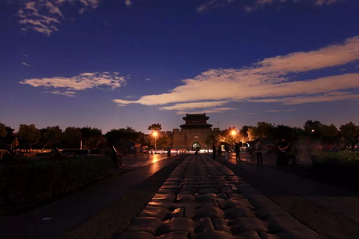 大地风景就北京红色旅游接受报刊采访