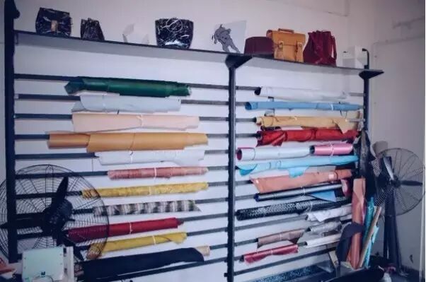 這個(gè)90后女生的手工皮具品牌重新定義奢侈品，“好設(shè)計(jì)”治愈你的伐開心