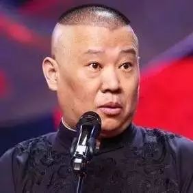 郭德纲出国,趟着过安检!笑尿!