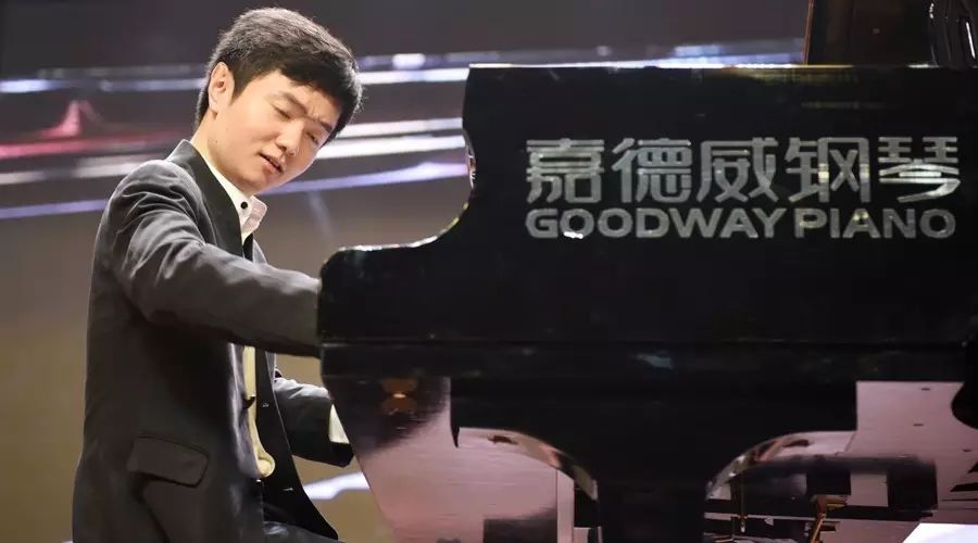欢迎分享并关注"嘉德威钢琴"和"斯瑞特钢琴"每周我们都会为你带来