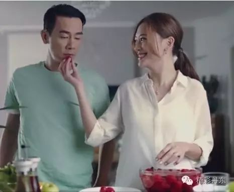 视频丨陈小春应采儿拍了个2分钟的广告,却感动了全世界!