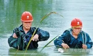 新闻｜暴雨洪水中，国家电网恢复百万户居民供电