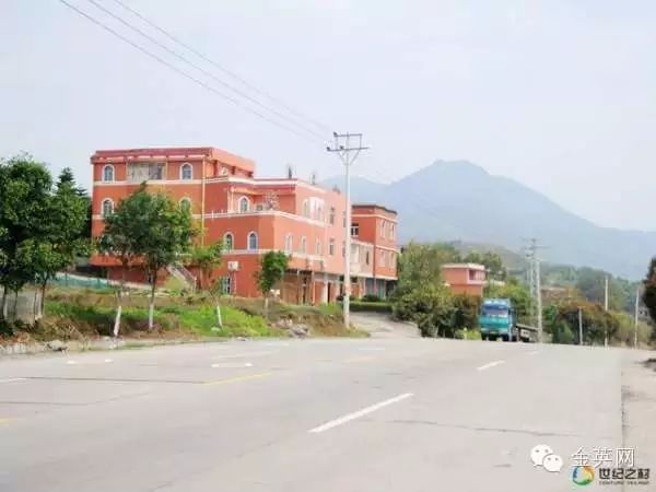 鹏峰村是南安市诗山镇著名侨乡之一,位于诗山镇东北部,东面和南面与