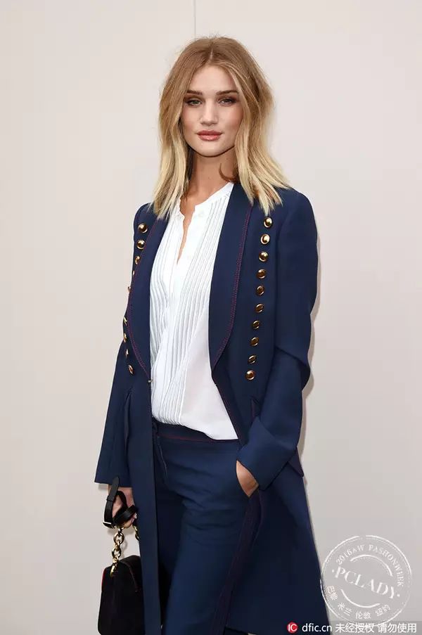 Burberry秀场大咖扎堆 赶场王Olivia连