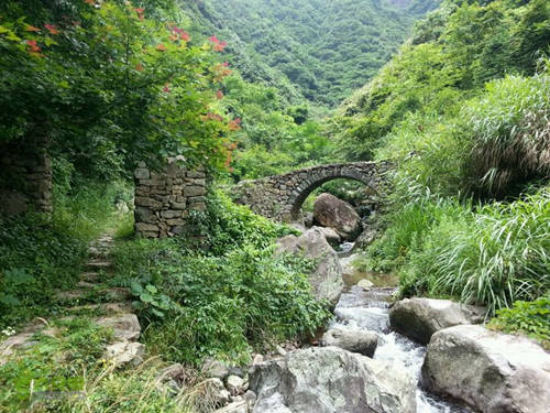 横溪苍岭古道是古代婺州,处州通往台州的交通要道.