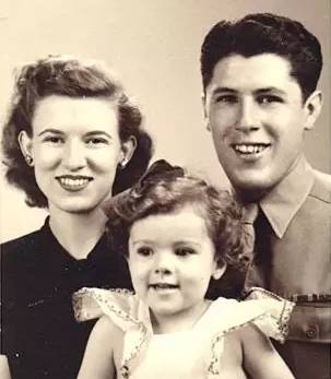 18岁怀孕,22岁离婚,单亲妈妈带大两个混血孩子,还教出一个美国总统-怀孕期