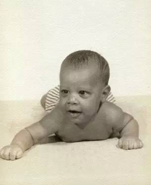 18岁怀孕,22岁离婚,单亲妈妈带大两个混血孩子,还教出一个美国总统-怀孕期