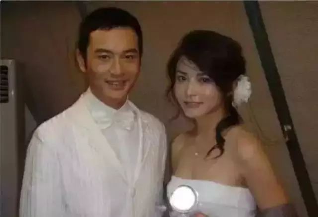 她是赵薇情敌,黄晓明初恋,33岁淋巴癌去世.