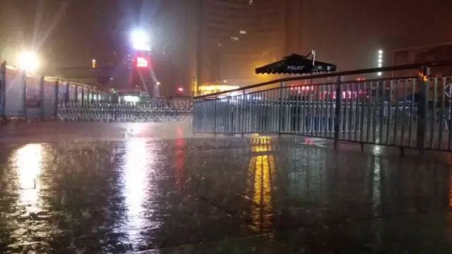 贵阳市再次遭遇雷阵雨的天气出现了51个积水点