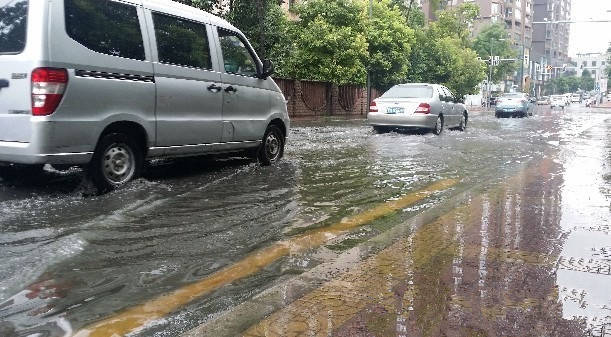 贵阳市再次遭遇雷阵雨的天气出现了51个积水点