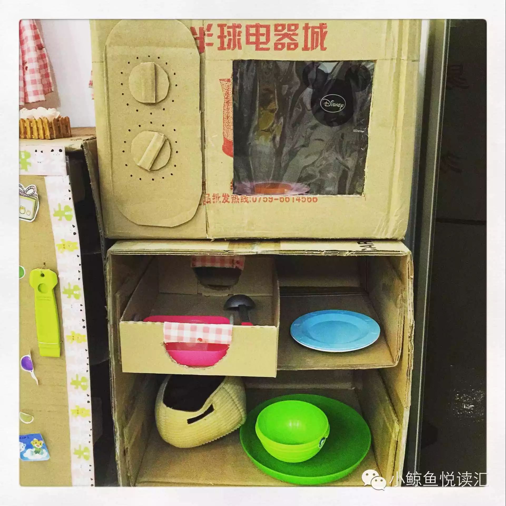 橱柜和储物柜都和冰箱的制作原理相同, 微波炉也很容易,主要就是纸箱