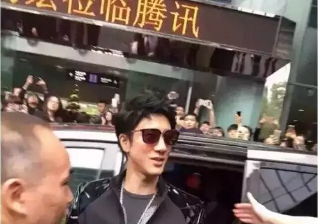 王力宏入职“鹅厂”,高晓松、何炅入职“阿里”:这是一...
