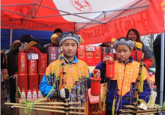 潭酒,让2014古蔺大寨宝佤山苗族踩山节弥漫酱香