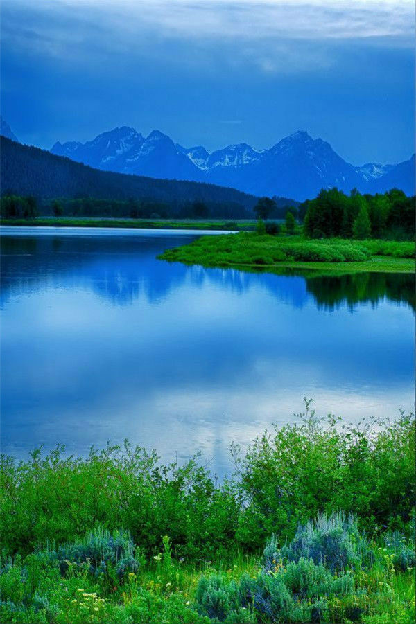 【旅行】世上最美的湖,静谧湖面,清澈湖水.