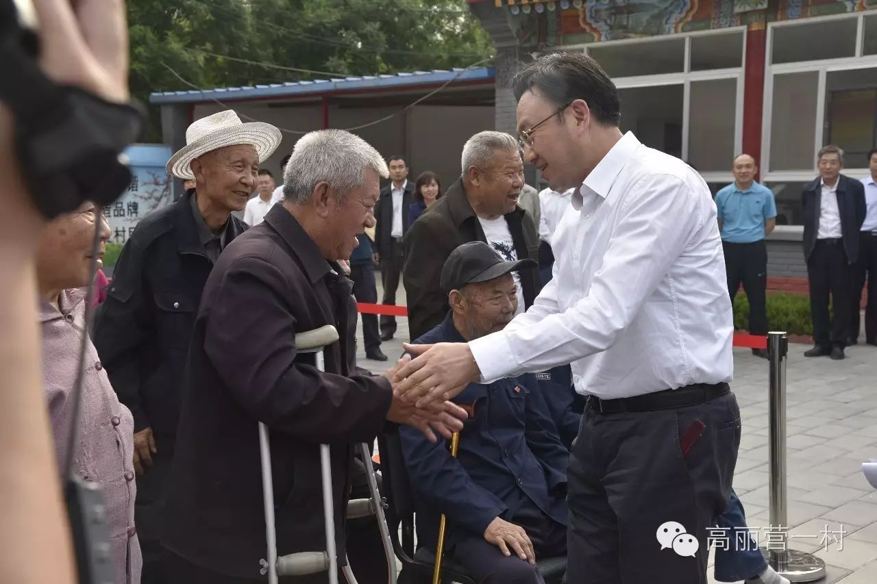 5月8日,王刚书记、高朋区长带队到一村调研