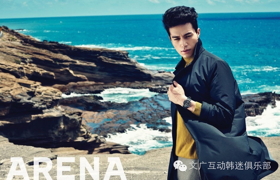 李栋旭写真海风拂面显忧郁气质