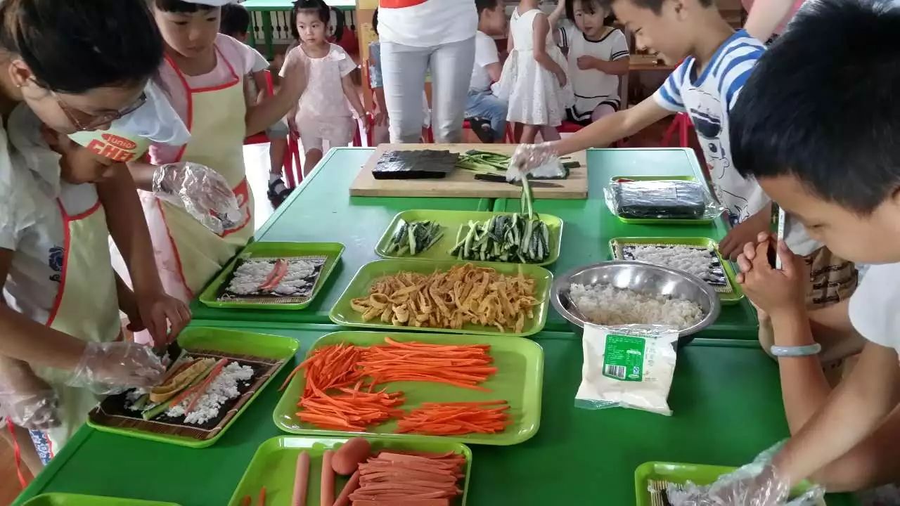 永兴幼儿园蒙班《爱的表达》系列活动之——父亲节送给爸爸的寿司.