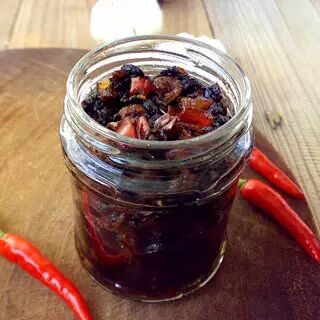 生活太忙乱，或是粗茶淡饭，有时只能简单小食，一个小菜，配上一份酱料，足