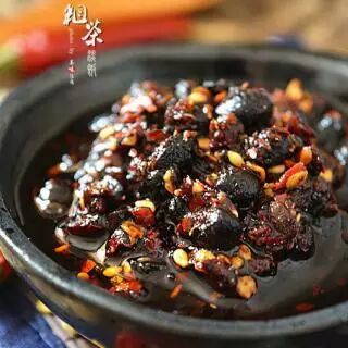 生活太忙乱，或是粗茶淡饭，有时只能简单小食，一个小菜，配上一份酱料，足