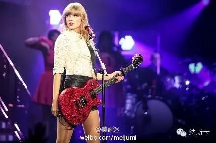 霉霉Taylor Swift现场演唱《Red》,美哭