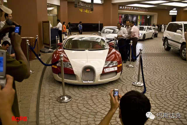阿布達比驚現世界最貴車牌比布加迪威龍都貴！能買42輛賓利慕尚！！！瘋了！