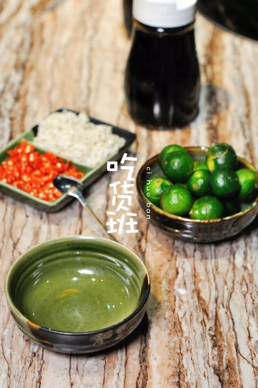 小编告诉你,错了 蘸料是吃椰子鸡的必需品,可以根据自己的口味 加入