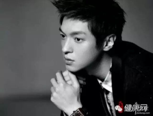 台湾艺人安钧璨患癌去世年仅32岁,