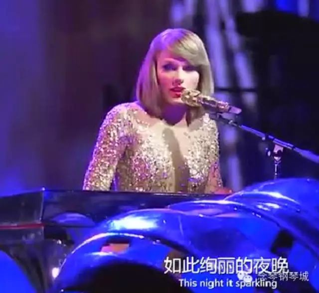 第58届格莱美大奖得主霉霉Taylorswift巡演钢琴弹唱,超美