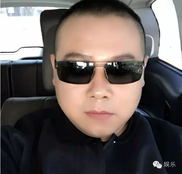 baby扎双马尾扮学生妹 邓紫棋透视装超短裤献唱