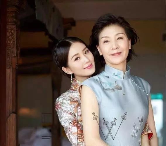 蒋欣、刘诗诗整没整?看她妈就知道了高颜值母亲的不老法宝