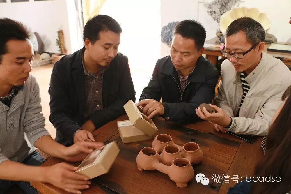 我院学生“海洋主题创意作品”在北海工艺美术博览园拾贝文化创意馆展出