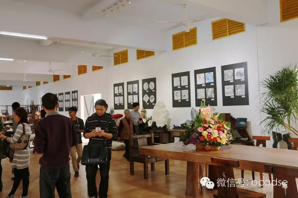 我院学生“海洋主题创意作品”在北海工艺美术博览园拾贝文化创意馆展出