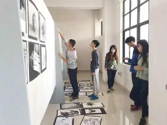 视觉传达设计15级本科的《设计素描》展