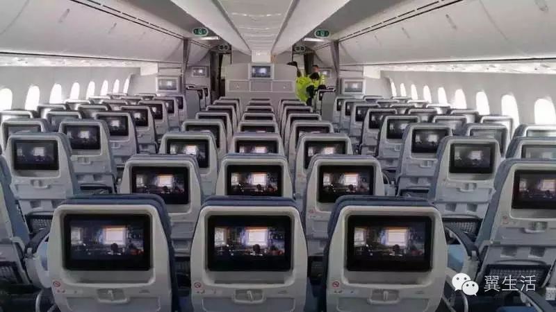 经济舱照片,国航787-9采用三舱布局293座,公务舱设有30个座位,座椅