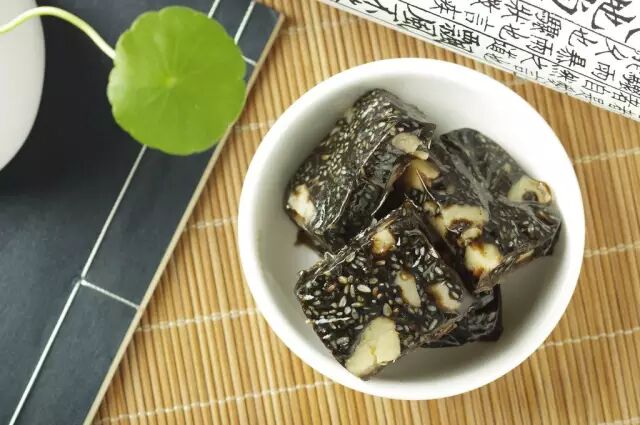 女人吃阿胶好处多，现在知道还不晚！