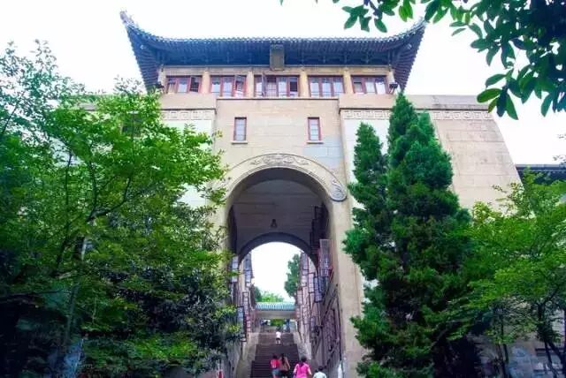 盘点国内拥有绝美景点的大学!!