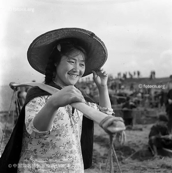 前后三十年 <wbr><wbr>·<wbr><wbr>中国妇女地位冰火两重天