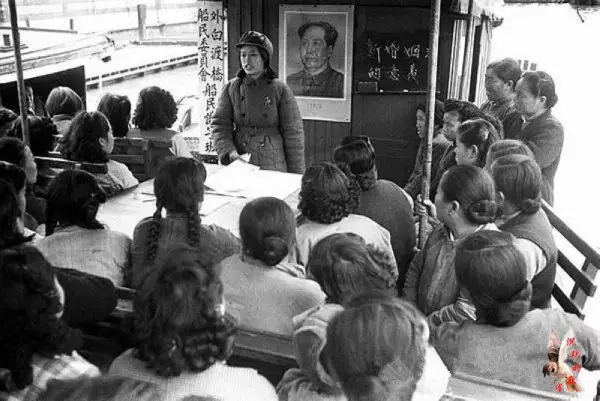 前后三十年 <wbr><wbr>·<wbr><wbr>中国妇女地位冰火两重天