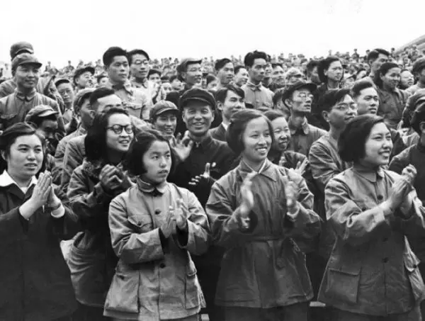 前后三十年 <wbr><wbr>·<wbr><wbr>中国妇女地位冰火两重天