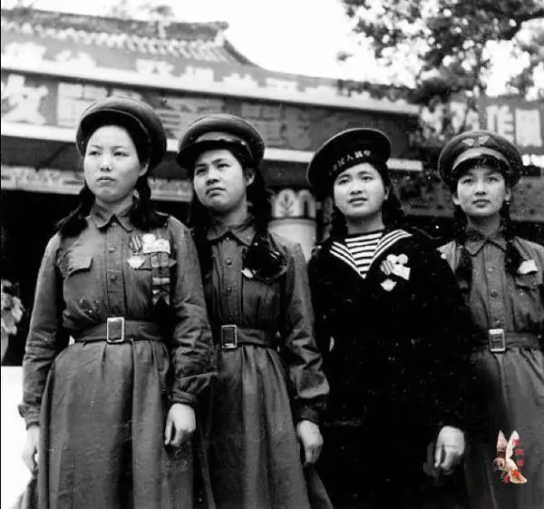 前后三十年 <wbr><wbr>·<wbr><wbr>中国妇女地位冰火两重天