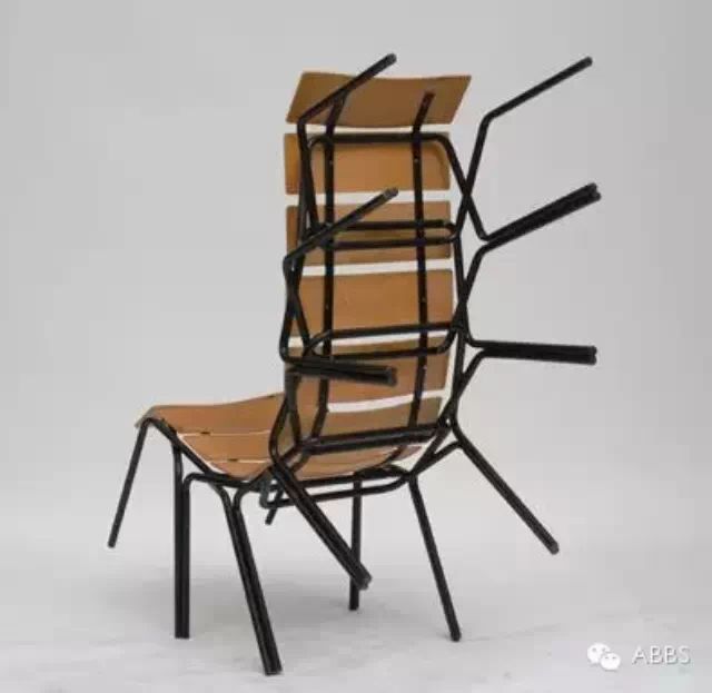 椅子狂人设计师用垃圾在100天内做了100张椅子!